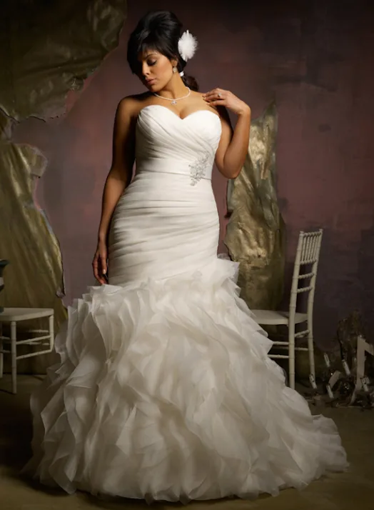 11 Non-Lace Wedding Dresses For Contemporary Brides 11 Non-Lace Wedding Dresses For Contemporary Brides