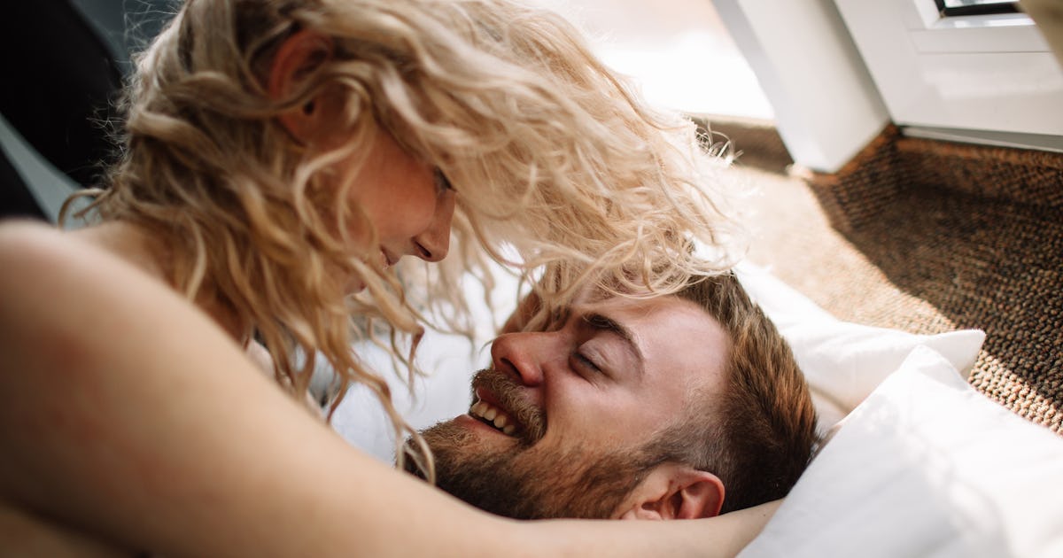 How To Orgasm At The Same Time As Your Partner, According To An Expert How To Orgasm At The Same Time As Your Partner, According To An Expert