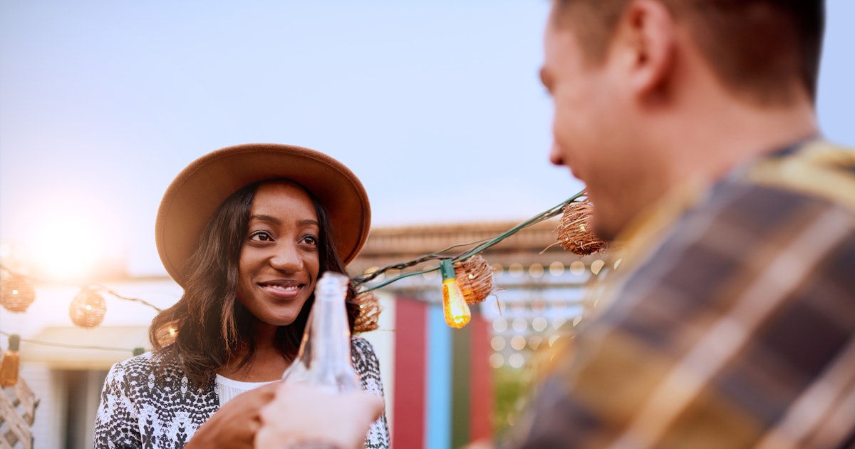 6 Things to Look Out For When Online Dating - One Love Foundation how to meet someone outside of online dating