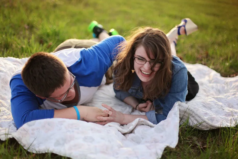 11 Little Ways To Increase Your Chemistry On A First Date According To