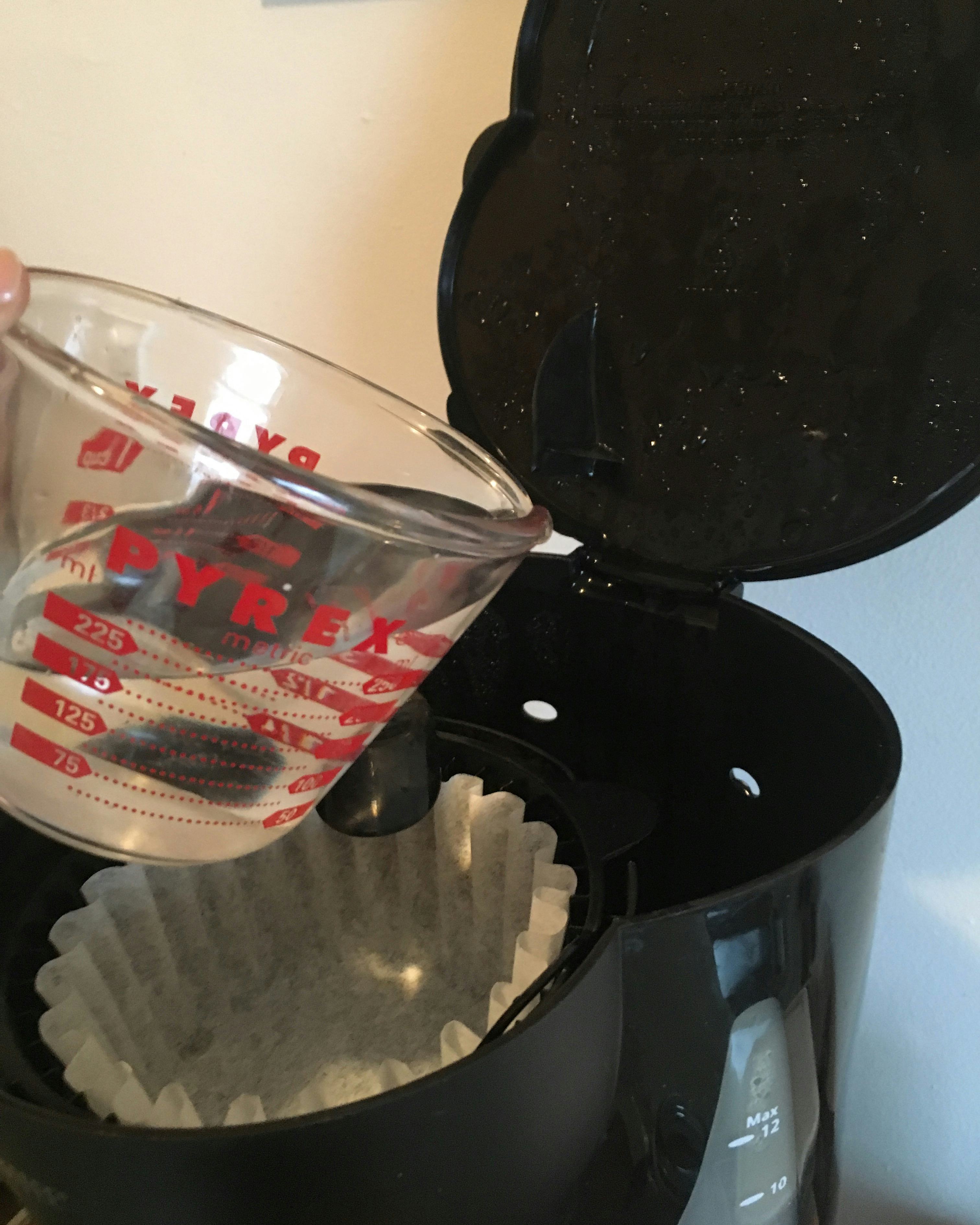 Can You Clean Your Coffee Maker With Vinegar? This Coffee Pot Cleaning