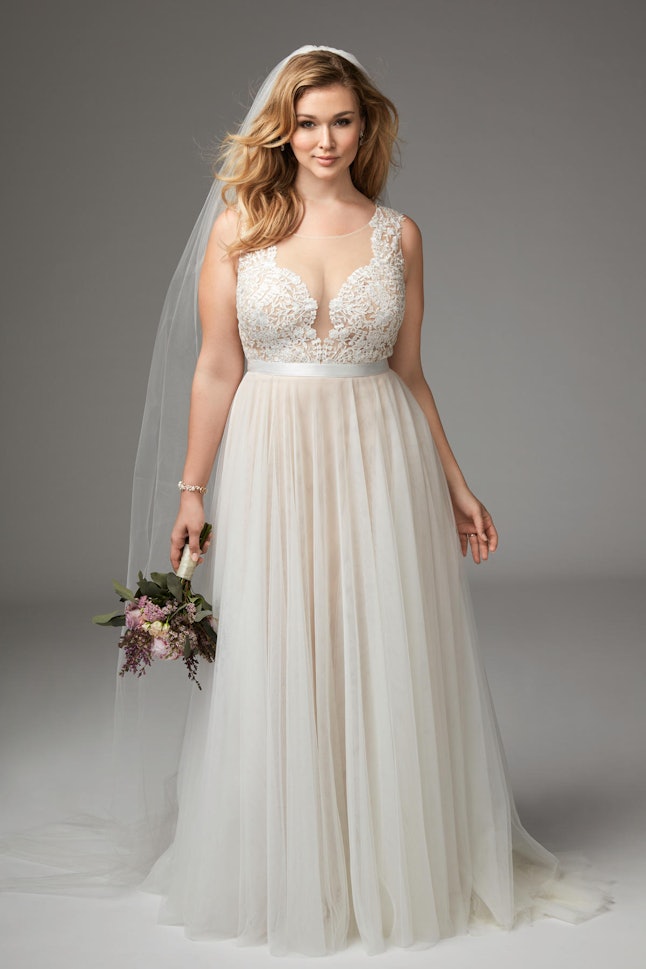 11 Plus Size Wedding Dresses That Are All Unique & Absolutely Gorgeous
