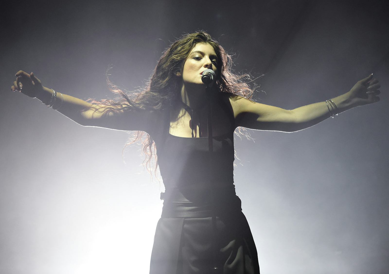 Lorde певица 2023. Lorde Teeth. Lorde liability. Роялти песня