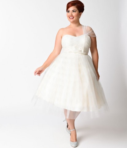 11 Plus Size Wedding Dresses That Are All Unique & Absolutely Gorgeous