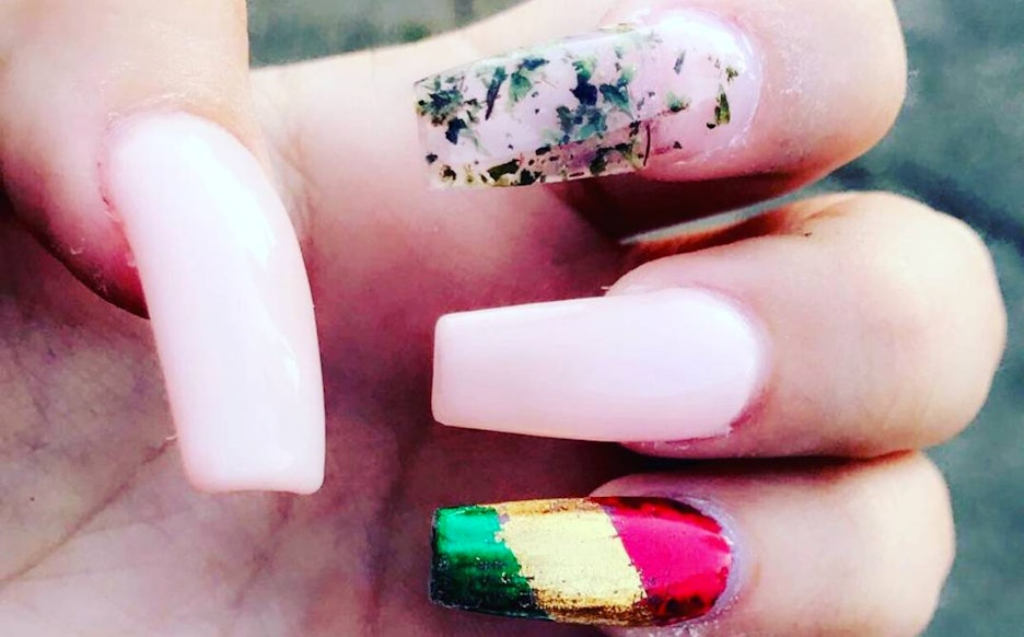 Weed Nail Art Is A Thing If You Re Interested In A 420 Friendly Manicure