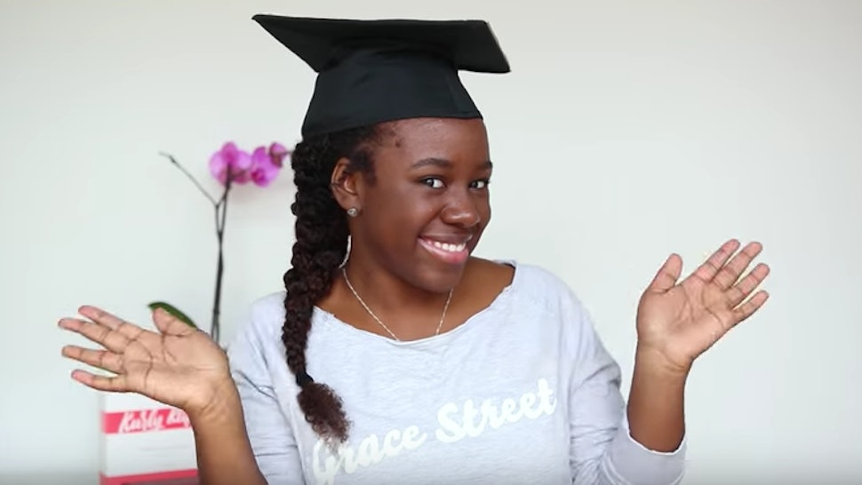 11 Ways To Wear Your Hair With A Graduation Cap Actually Look Cute