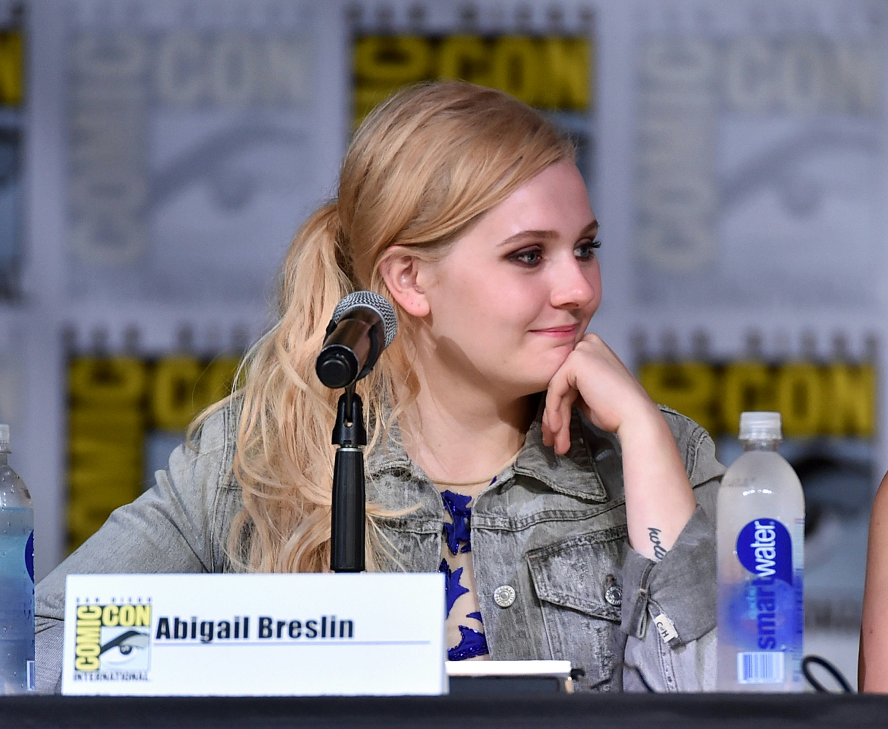 Abigail Breslin Says Not Reporting Rape Doesn't Mean It Didn't Happen ...