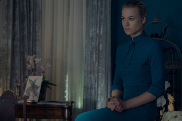 Who Plays Serena Joy Waterford On 'The Handmaid's Tale'? Yvonne ...