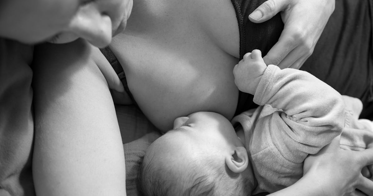 7 Ways To Keep Your Baby From Fidgeting When Breastfeeding 7 Ways To Keep Your Baby From Fidgeting When Breastfeeding