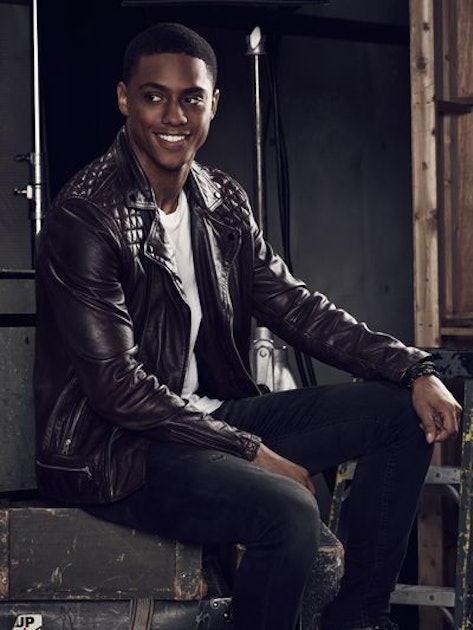 kyst En nat med sig Who Plays Jordan On 'Famous In Love'? Keith Powers Is Caught In A Love  Triangle