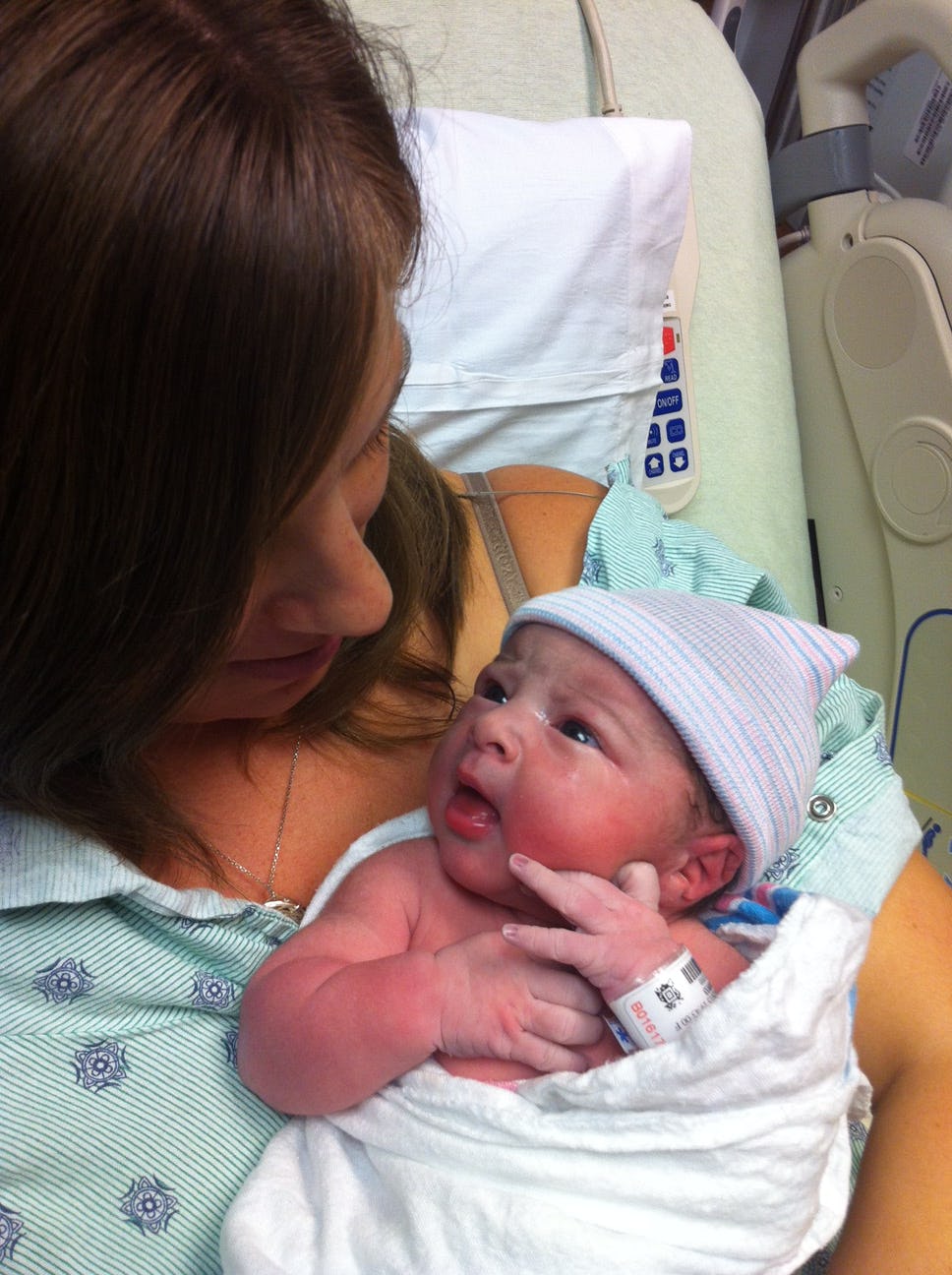 How Does The Golden Hour Help Establish Breastfeeding? It's Important