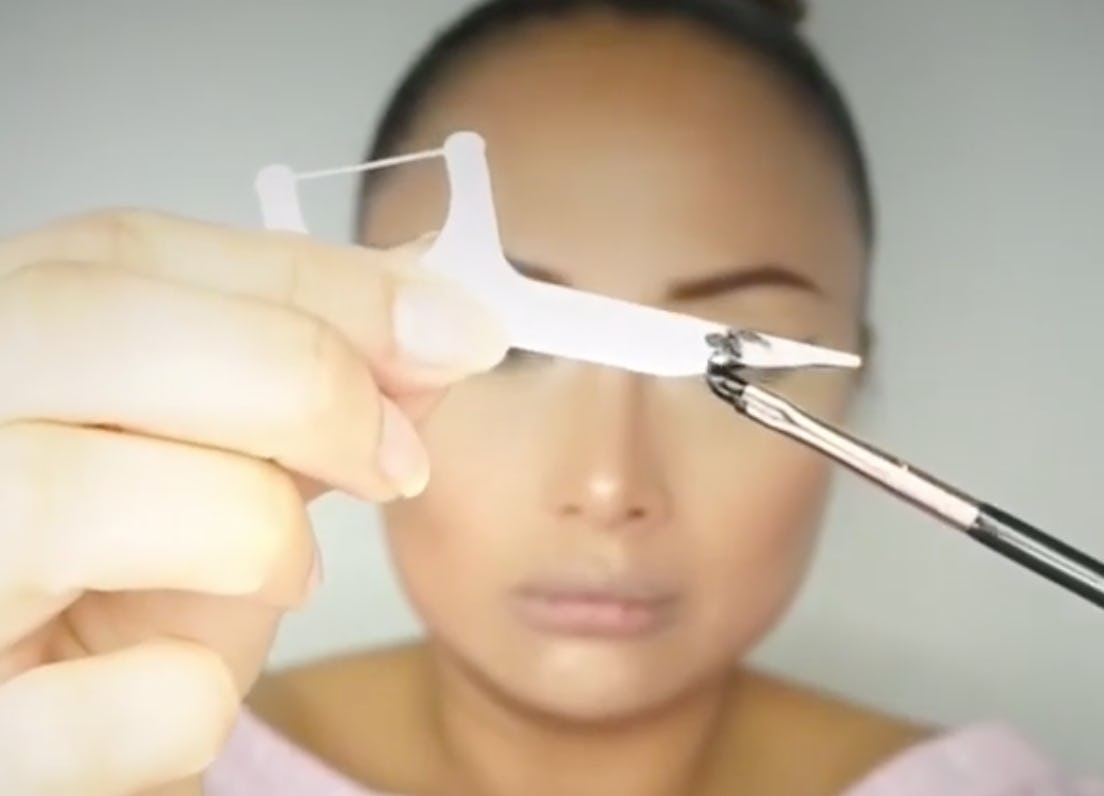 This Vlogger Used A Dental Floss Pick For A Genius Eyeliner Hack & It