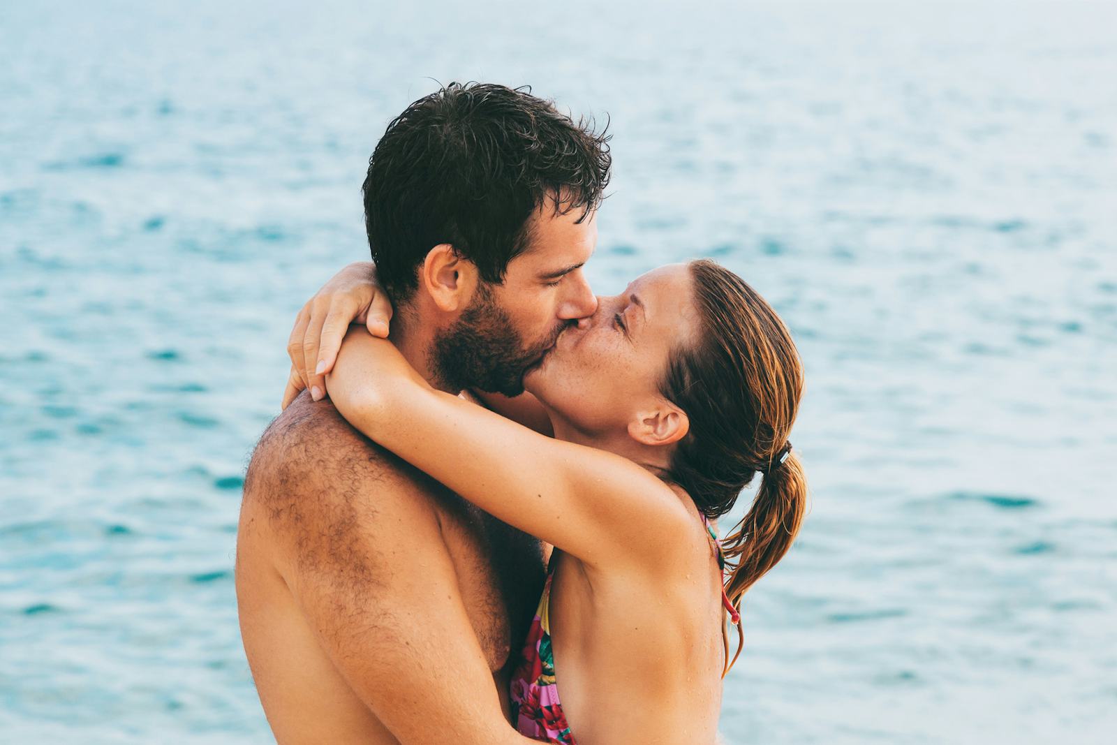 People Share Their Juiciest Vacation Hookup Stories And You Ll Be