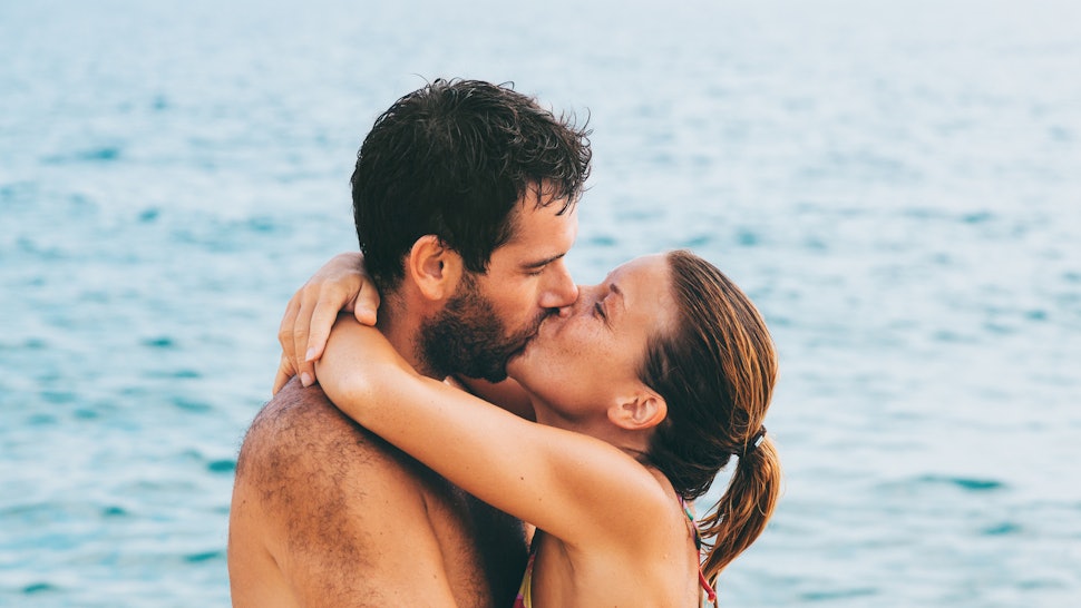 People Share Their Juiciest Vacation Hookup Stories And