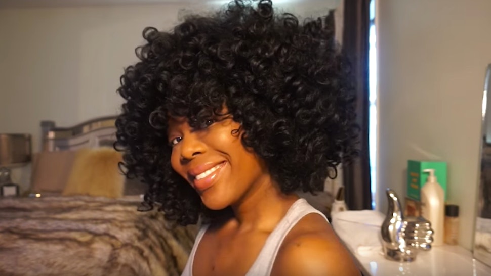 9 Ways To Curl Afro Textured Hair Without Heat According To