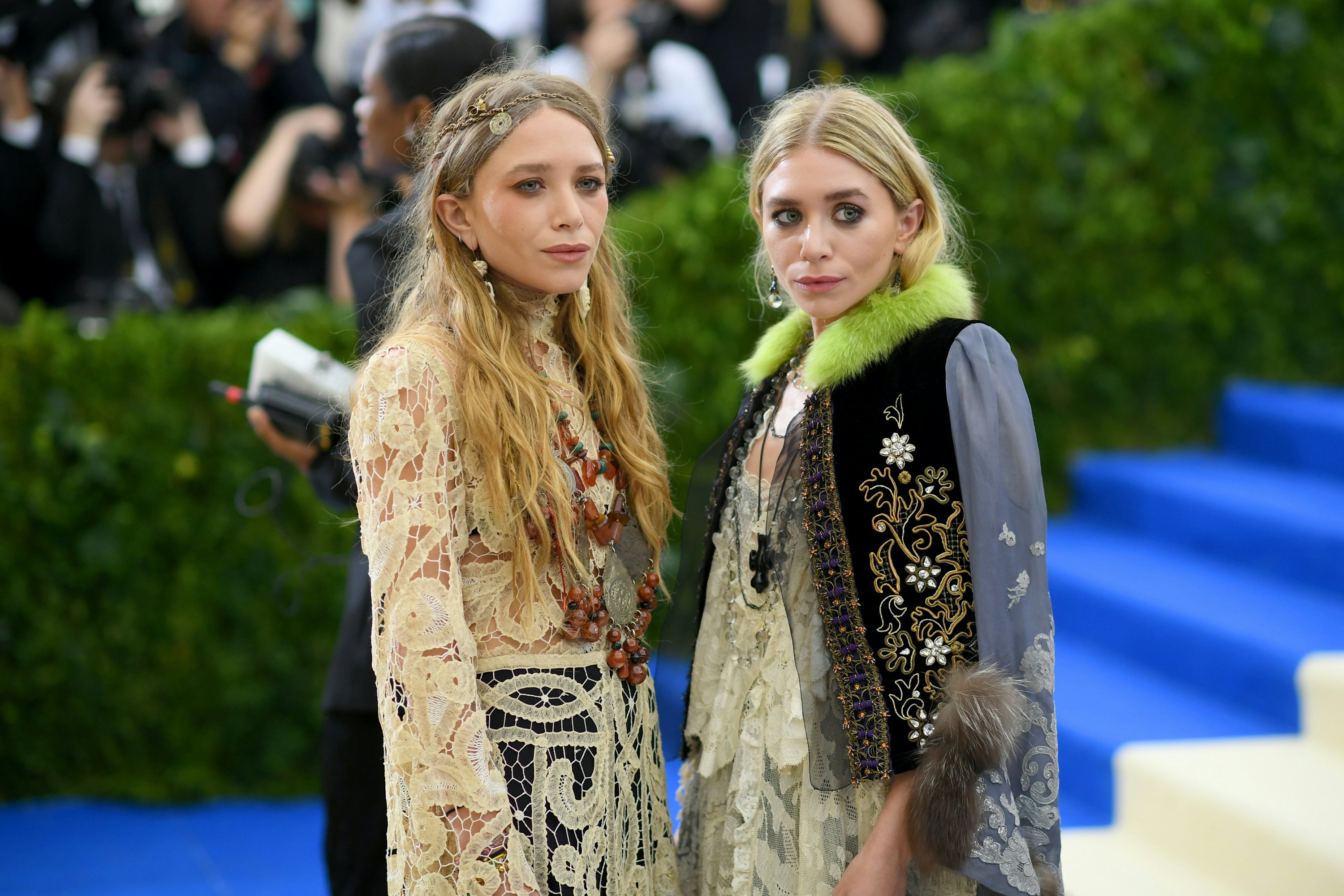 Image result for mary kate and ashley olsen met