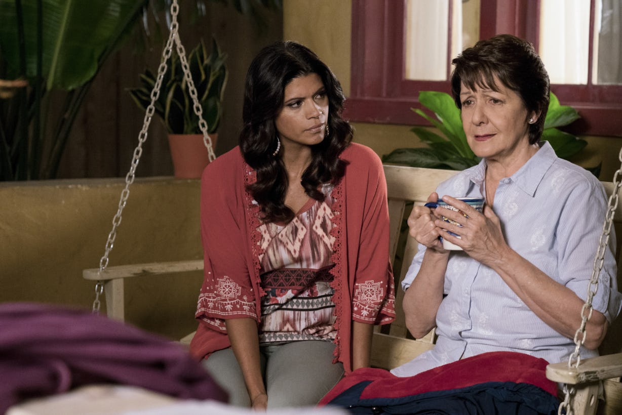 Jane The Virgin Tackles Immigration As Alba Worries About Her Green 