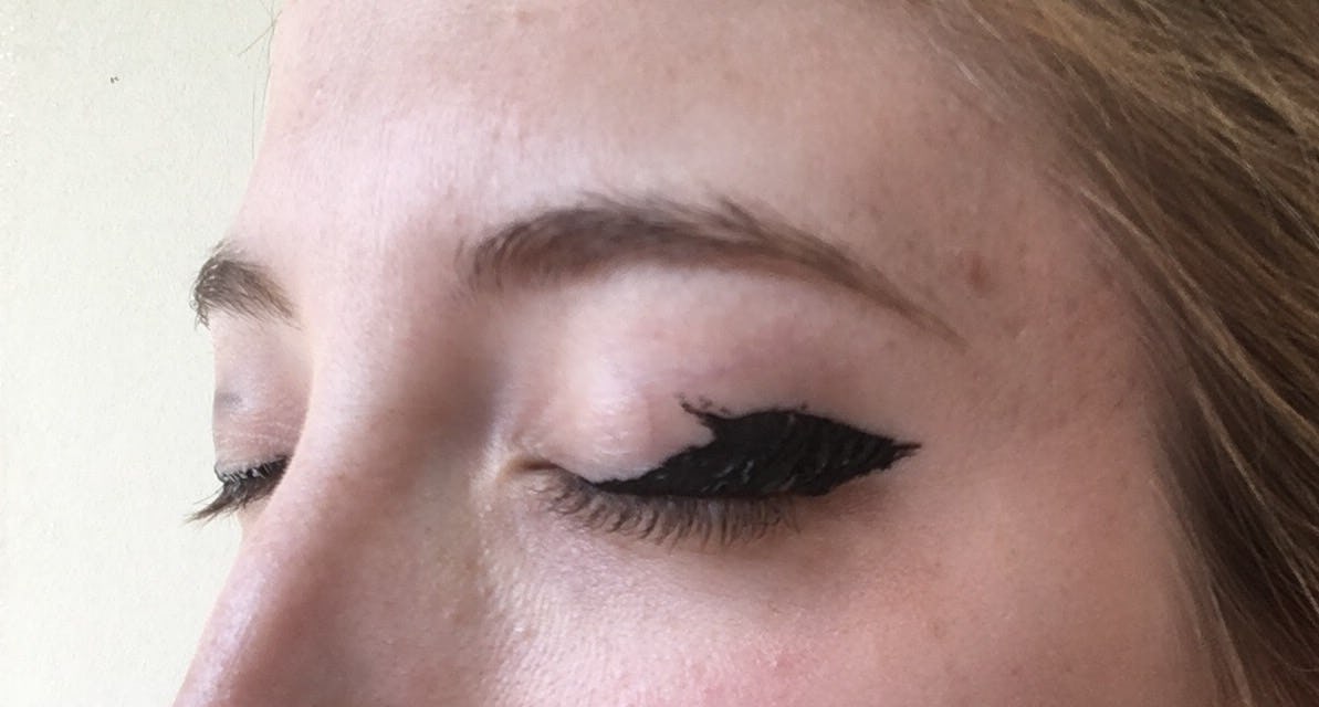 I Tried The Bobby Pin Eyeliner Hack To See If It’s As Easy As It Looks