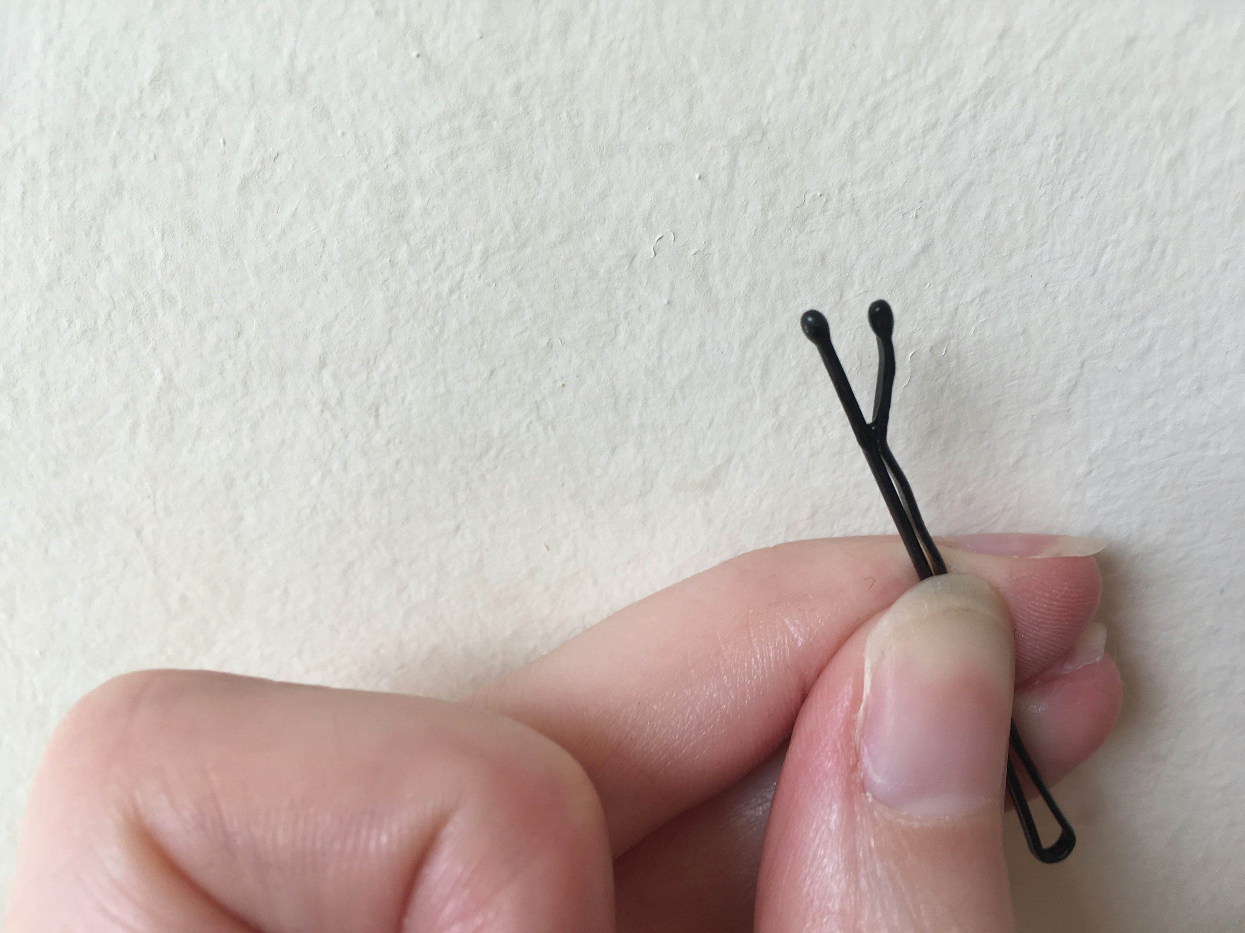 I Tried The Bobby Pin Eyeliner Hack To See If It’s As Easy As It Looks