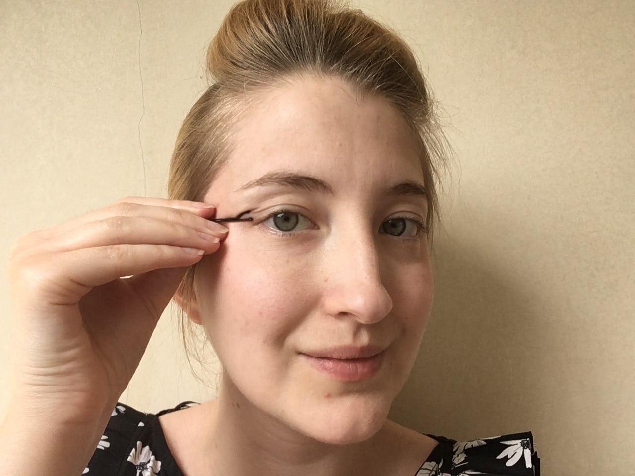 I Tried The Bobby Pin Eyeliner Hack To See If It’s As Easy As It Looks