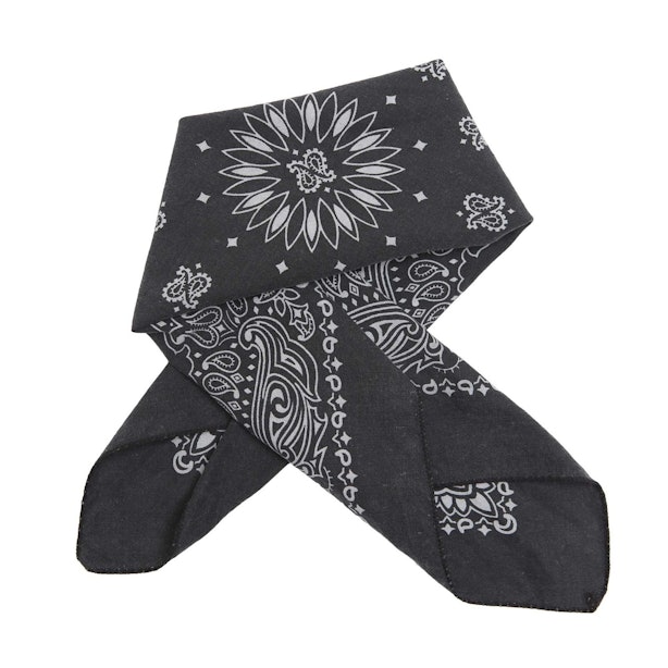 9 Bandanas To Rock All Summer And How To Style Them, According To An Expert