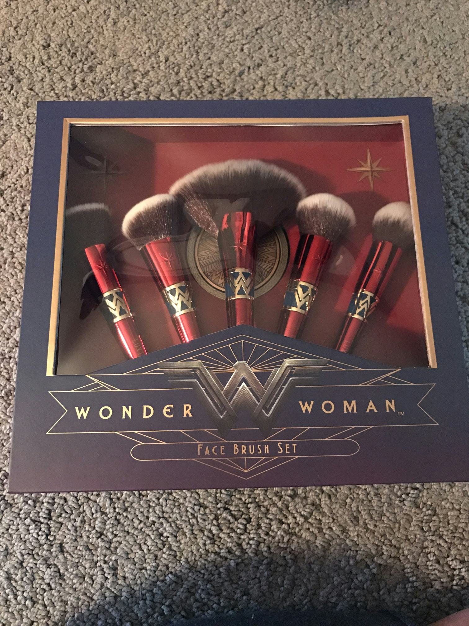 Luxie Wonder on sale Woman brush set