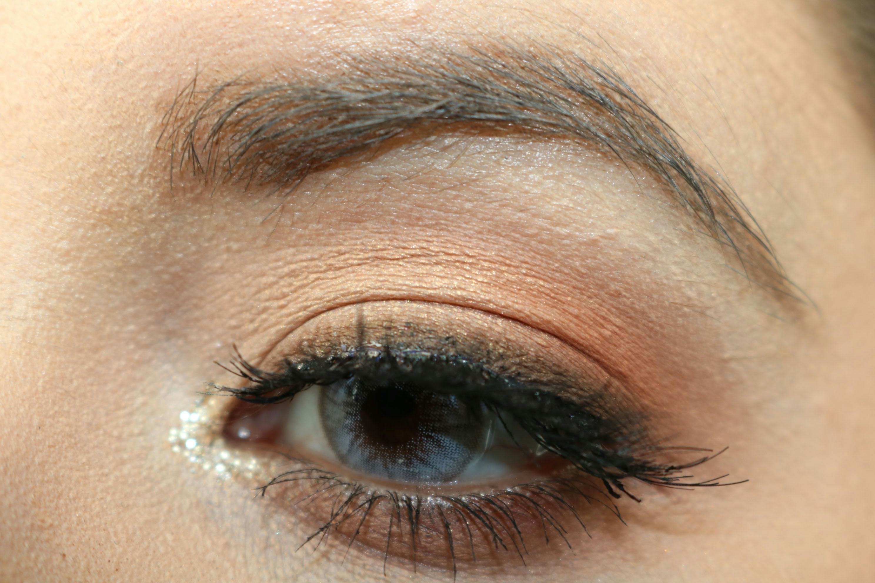 7 Ways To Wear Glitter On Literally Every Part Of Your Face