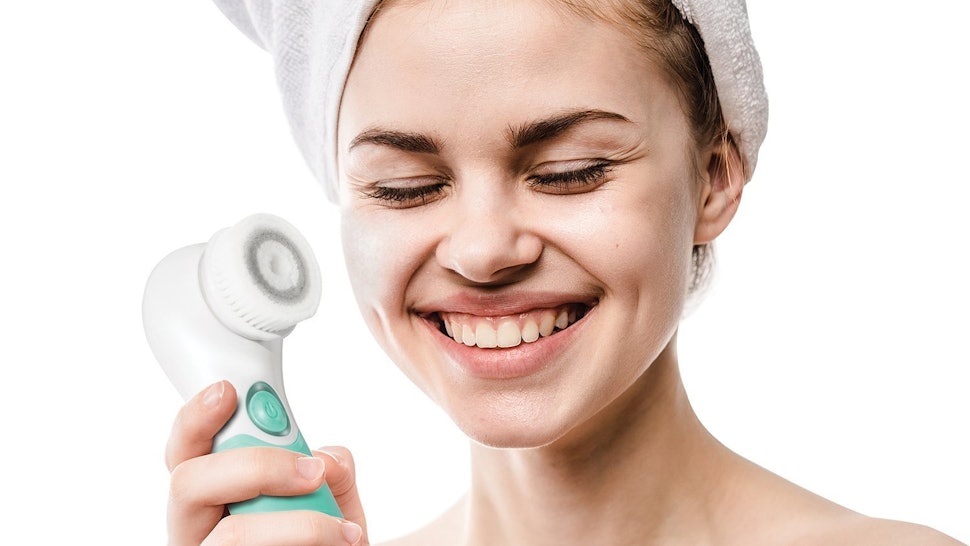 The 6 Best Facial Cleansing Brushes For Acne Prone Skin The 6 Best Facial Cleansing Brushes For Acne Prone Skin