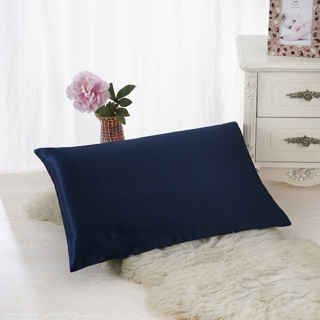 The 7 Best Silk Pillowcases For Curly Hair