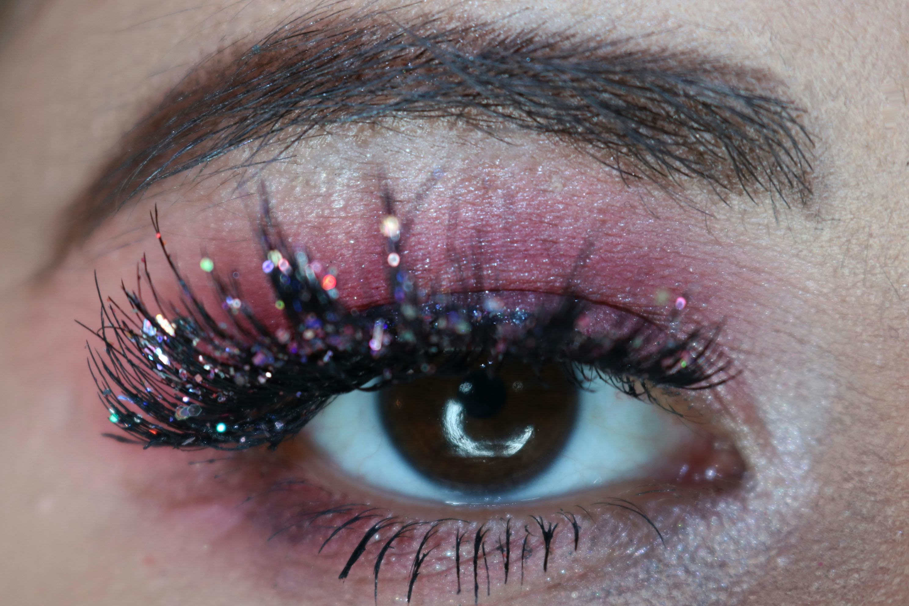 7 Ways To Wear Glitter On Literally Every Part Of Your Face