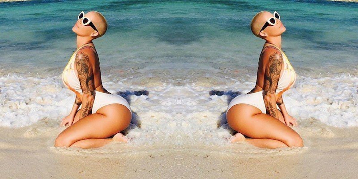 Beach Boobs Sex Riding - Curvy Girl Problems: 17 Struggles Curvy Women Are Tired Of Dealing With