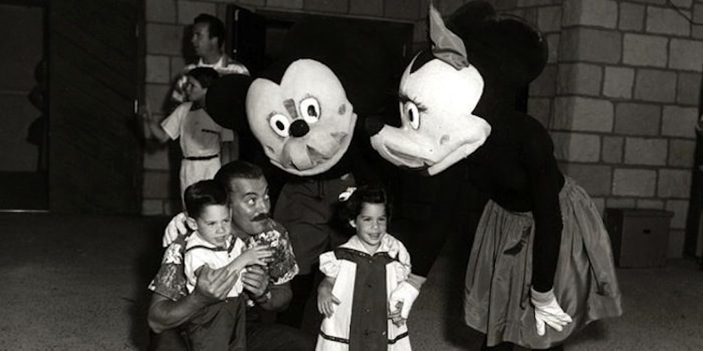 Old-School Disney World Costumes Will Seriously Give You Nightmares ...
