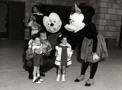 Old-School Disney World Costumes Will Seriously Give You Nightmares (Photos)