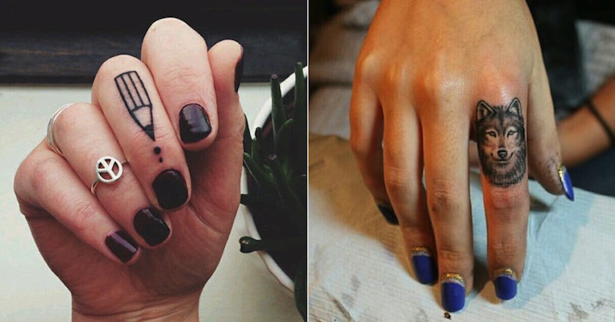 Тату волк на пальце девушки