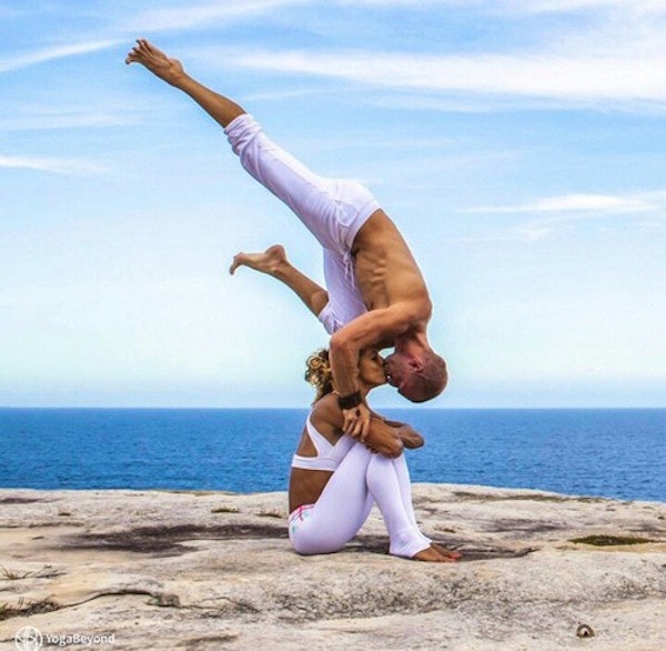 Summer Trend: Couples Tormenting Us With AcroYoga