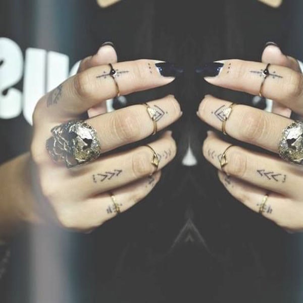 19 Tribal Tattoos Designs For Fingers