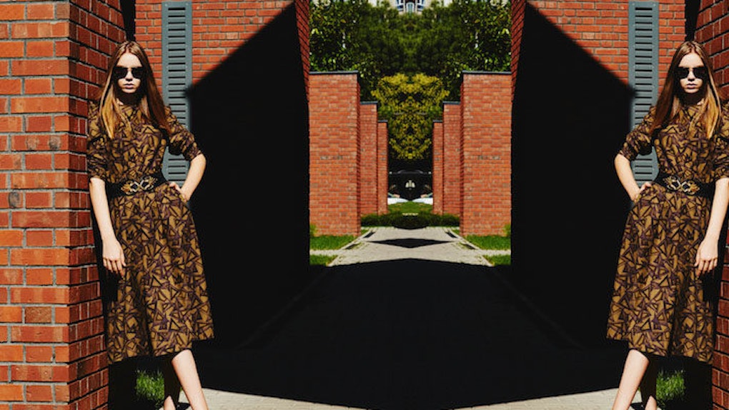 பொது இடங்களில் நவநாகரிக பெண்கள் கடைப்பிடிக்கும் பழக்கங்கள் 5 பொது இடங்களில் நவநாகரிக பெண்கள் கடைப்பிடிக்கும் பழக்கங்கள்