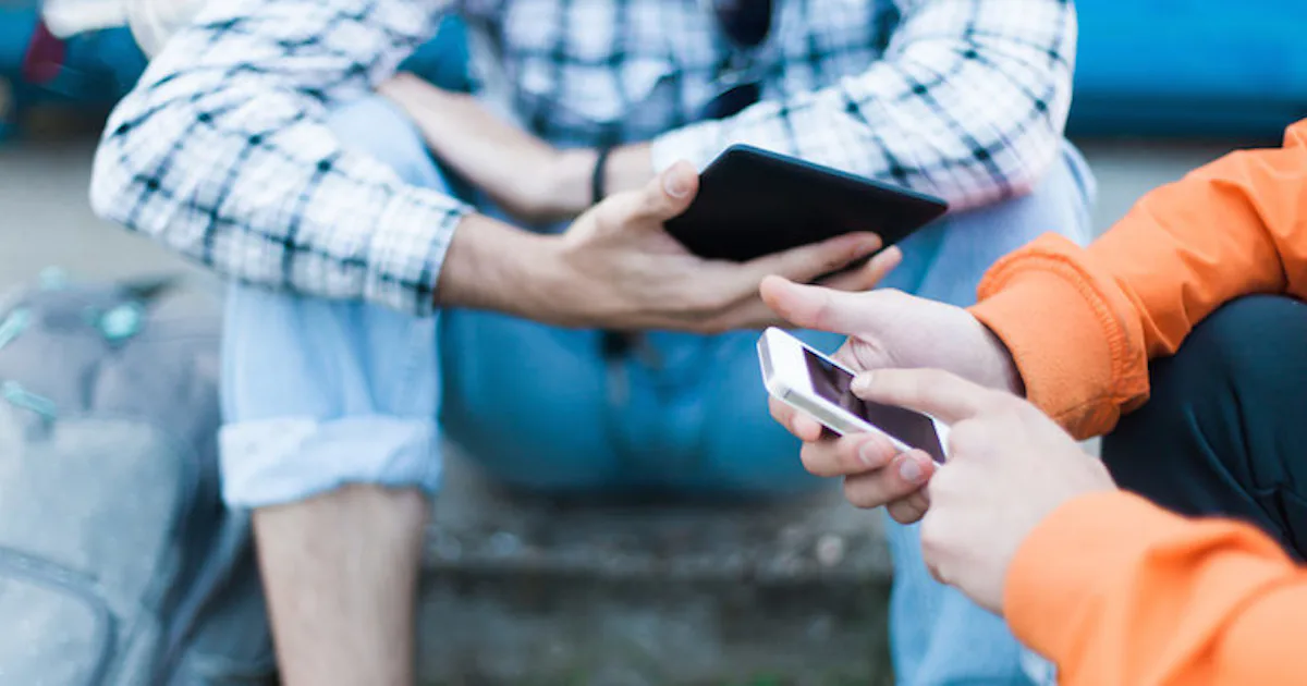 45 Social Situations That Are Impossible To Survive Without Your Phone