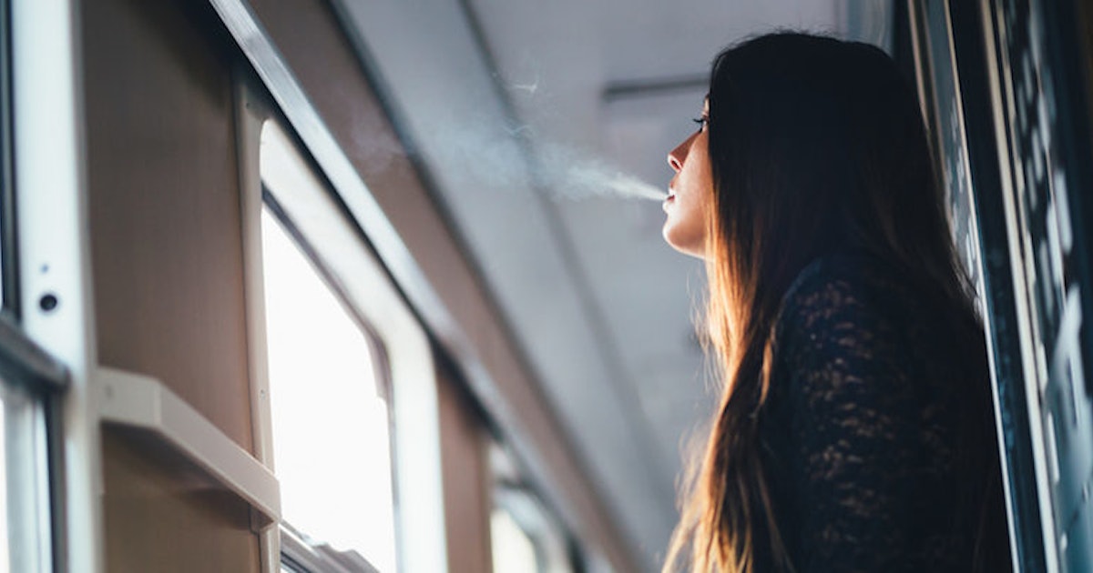 7 Reasons It's Best To Date A Stoner Girl If You're New To Commitment