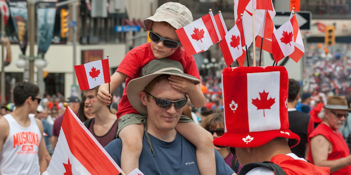 Первый канада. Канада люди. День флага Канады. Канада и канадцы. Канадцы люди.