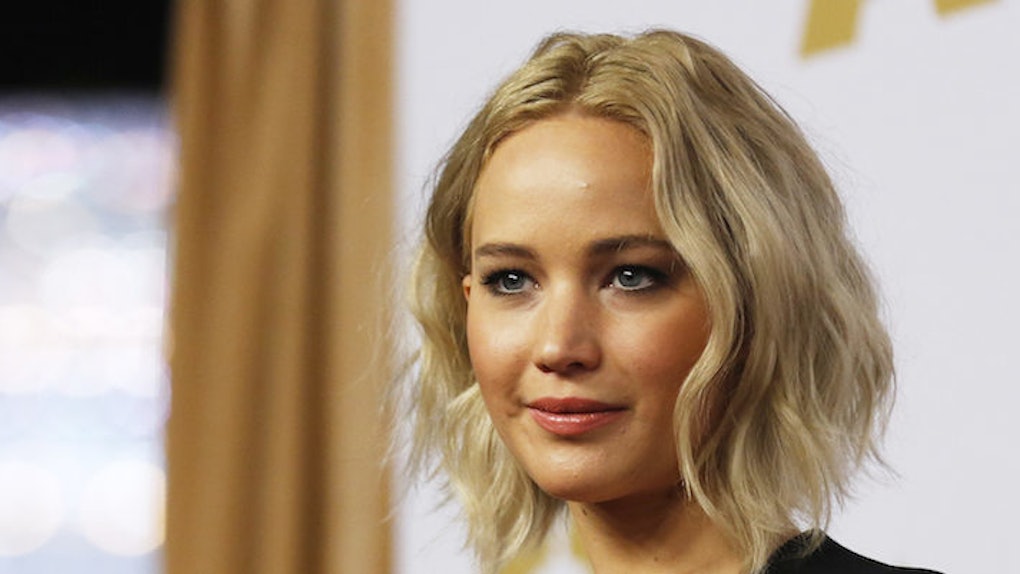 People Keep Photoshopping This Pic Of Jennifer Lawrence Playing