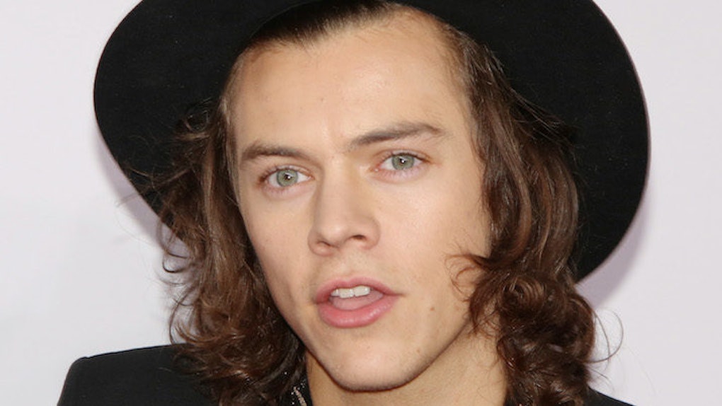 There S A New Photo Of Harry Styles With Short Hair And He Looks