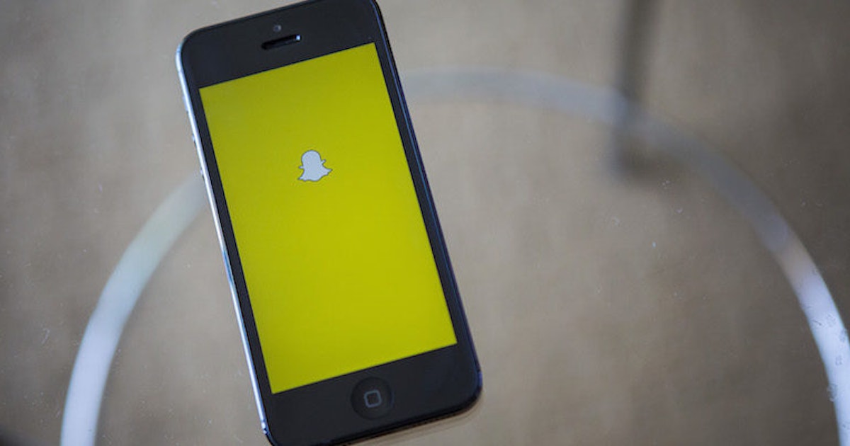 This Is What It Really Means When Your Crush Watches Your Snap Story