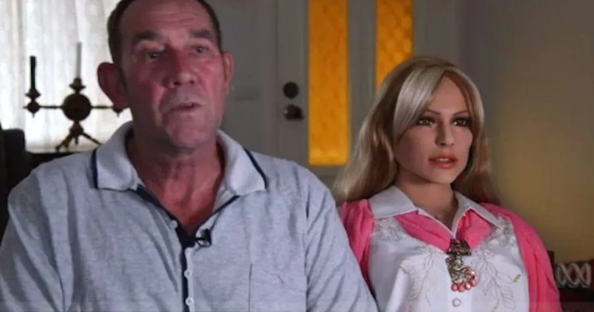 This Guy Gave Up On Women And Pursued A Relationship With A Sex Doll This Guy Gave Up On Women And Pursued A Relationship With A Sex Doll