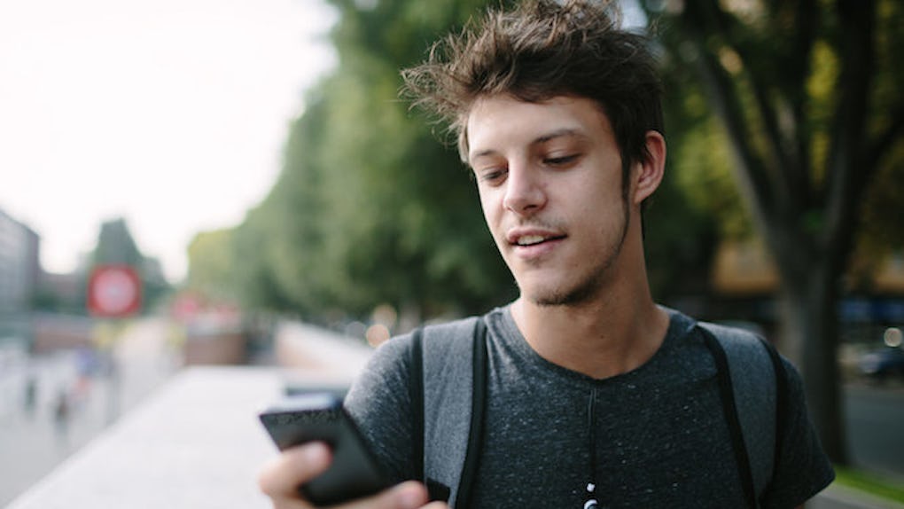 Guys Reveal How Their Texting Habits Change When They Like You Guys Reveal How Their Texting Habits Change When They Like You