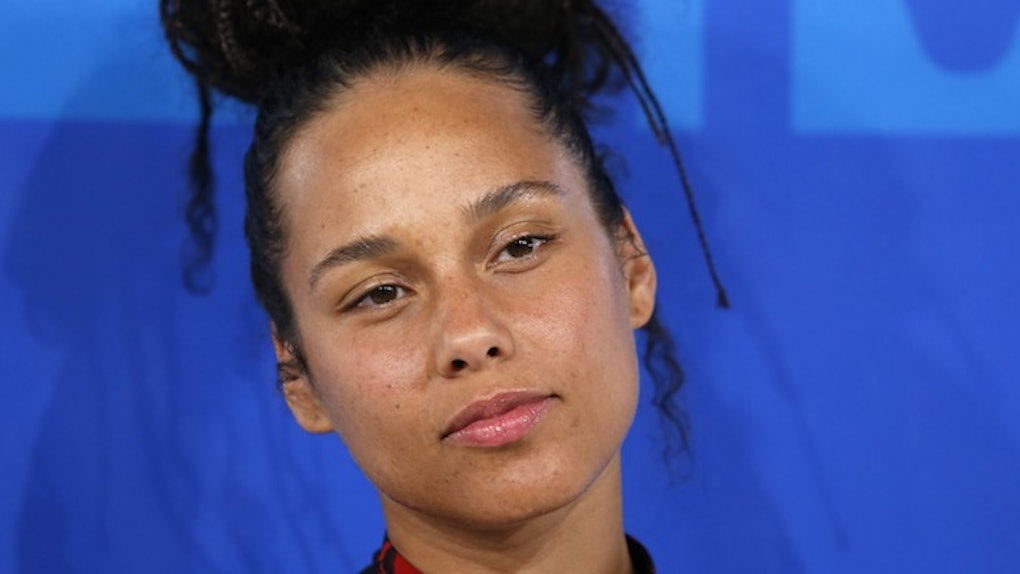 Twitter Is Divided Over Alicia Keys Wearing No Makeup