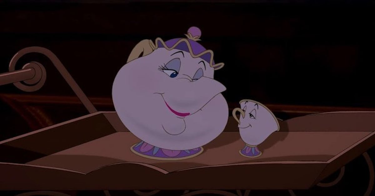 Mrs. Potts' Performance Of Classic 'Beauty And The Beast' Song Is Perfection Mrs. Potts' Performance Of Classic 'Beauty And The Beast' Song Is Perfection