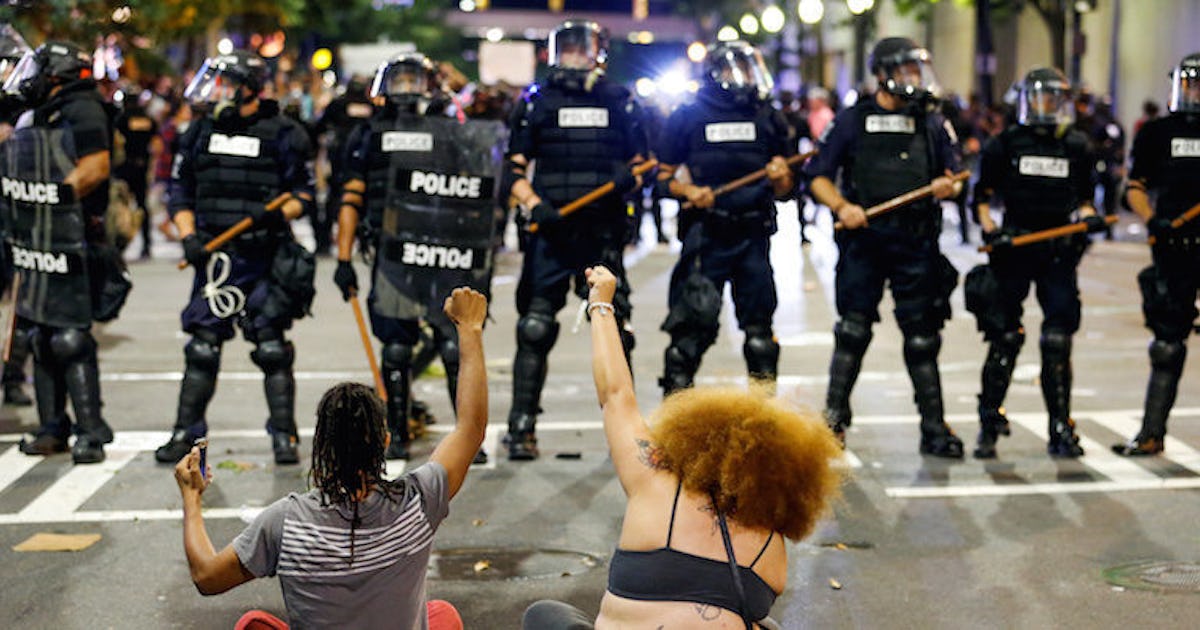 Powerful Pic From Charlotte Riots Proves Violence Doesn't Define The ...