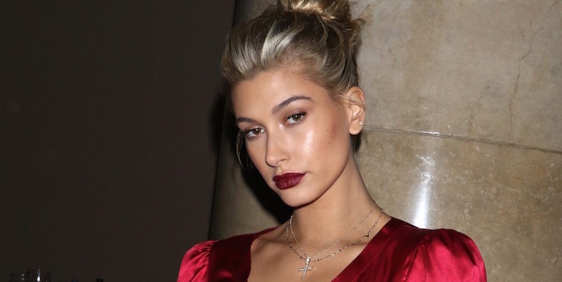 Hailey Baldwin Dyes Her Hair A Stunning Pink For Fall