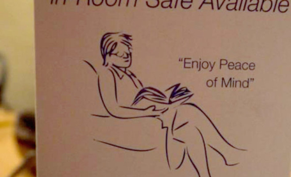 Internet Spots Dirty Optical Illusion In This Hotel S Ad